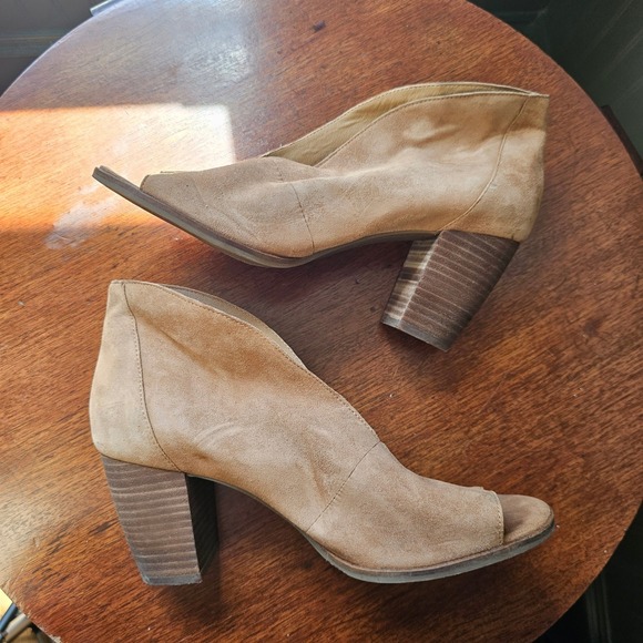 Lucky Brand Joal Tan Suede Peep Toe open V-Cut Block Heel Booties womens 9M/40 - Picture 9 of 10